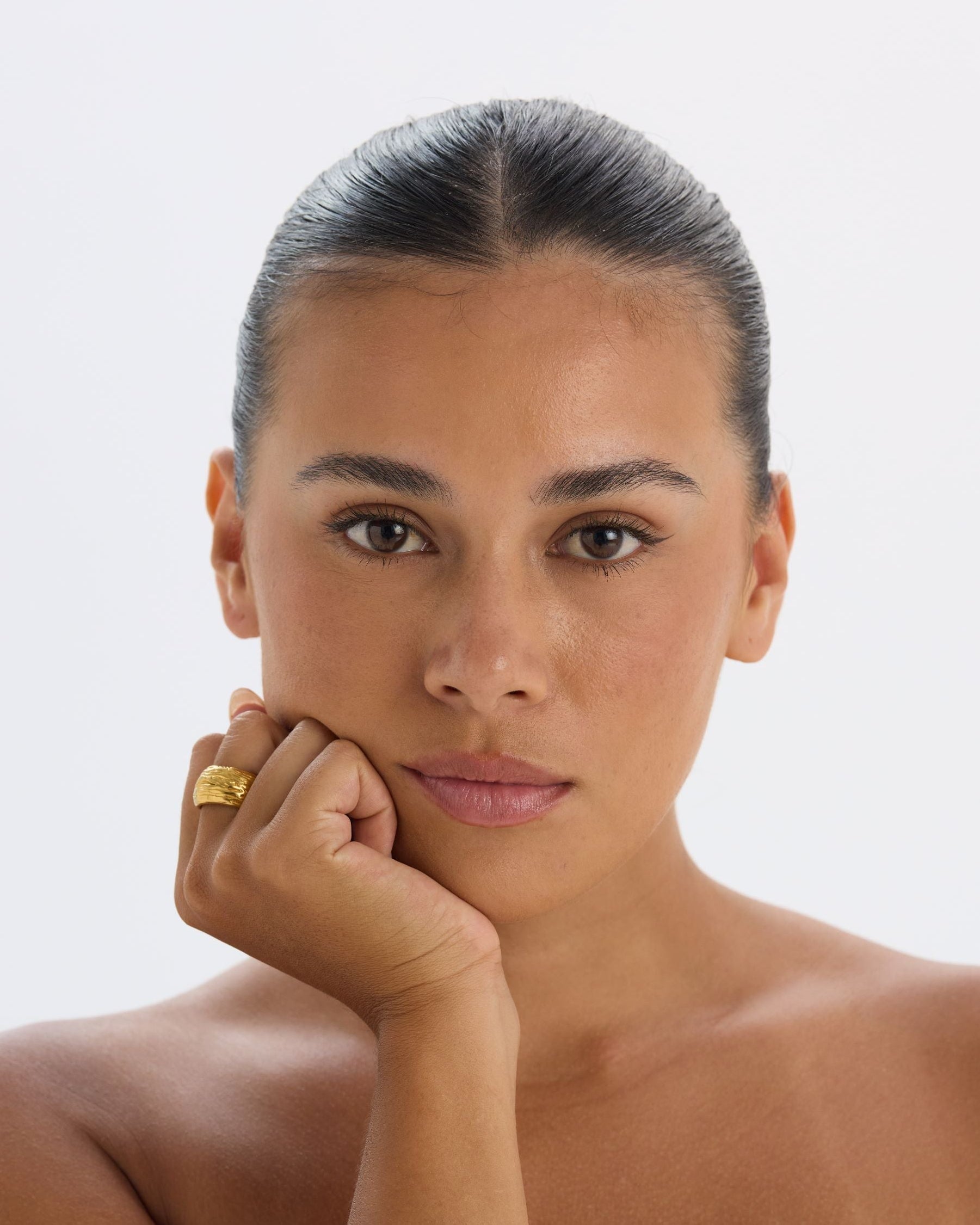 Chunky statement 18K gold-plated ring with wood texture