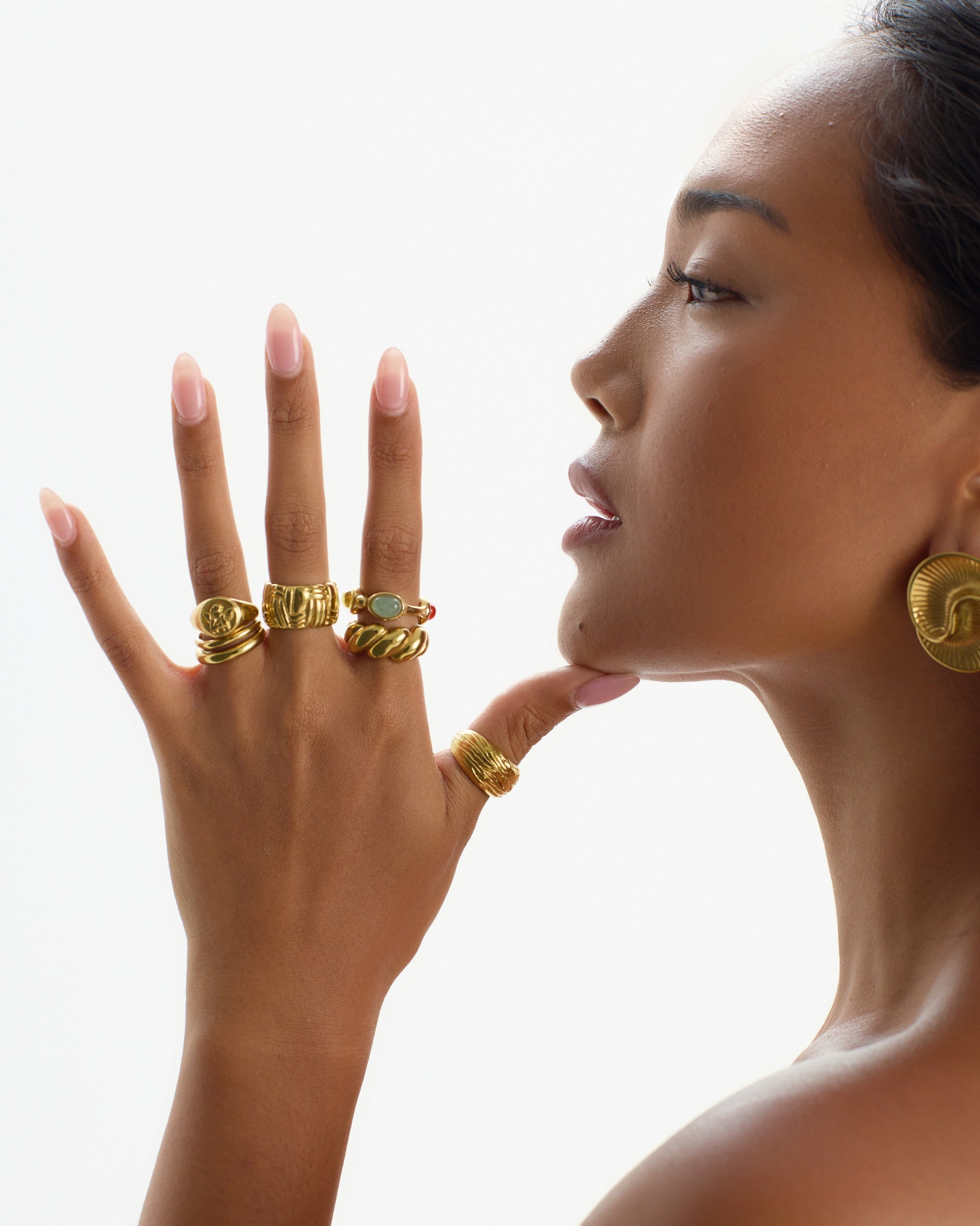 Chunky statement 18K gold-plated ring with wood texture